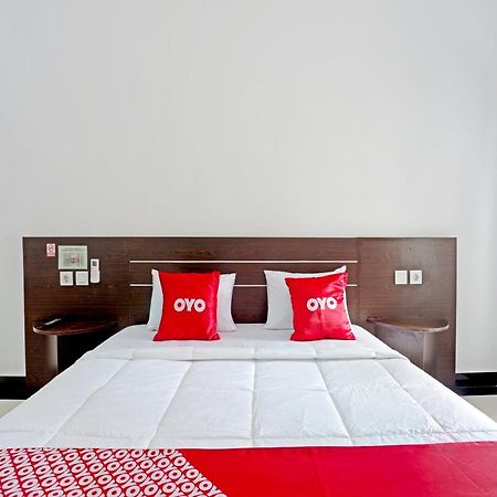 Oyo 90859 Cahaya Guest House Pesanggaran Экстерьер фото