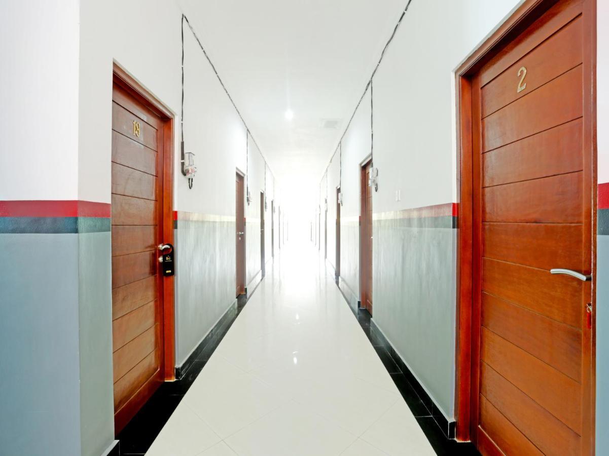 Oyo 90859 Cahaya Guest House Pesanggaran Экстерьер фото