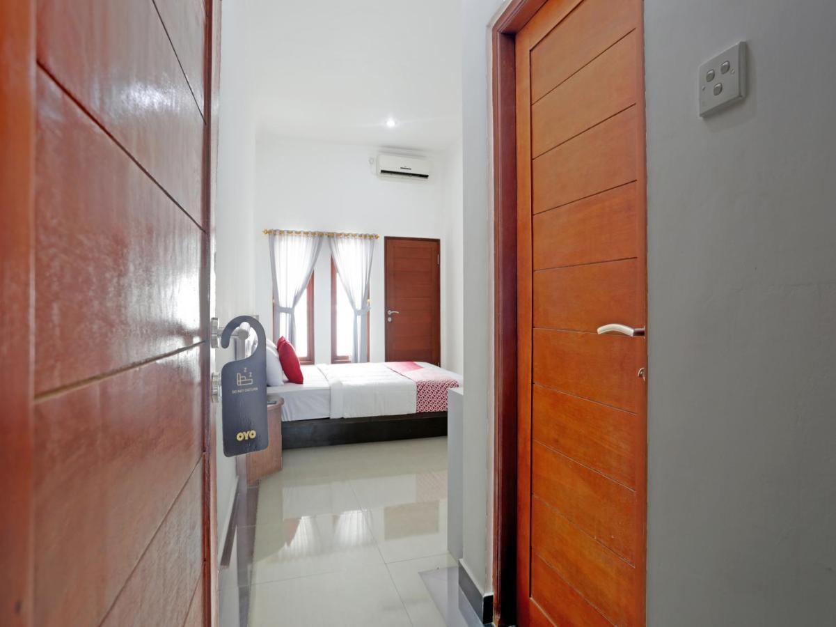 Oyo 90859 Cahaya Guest House Pesanggaran Экстерьер фото