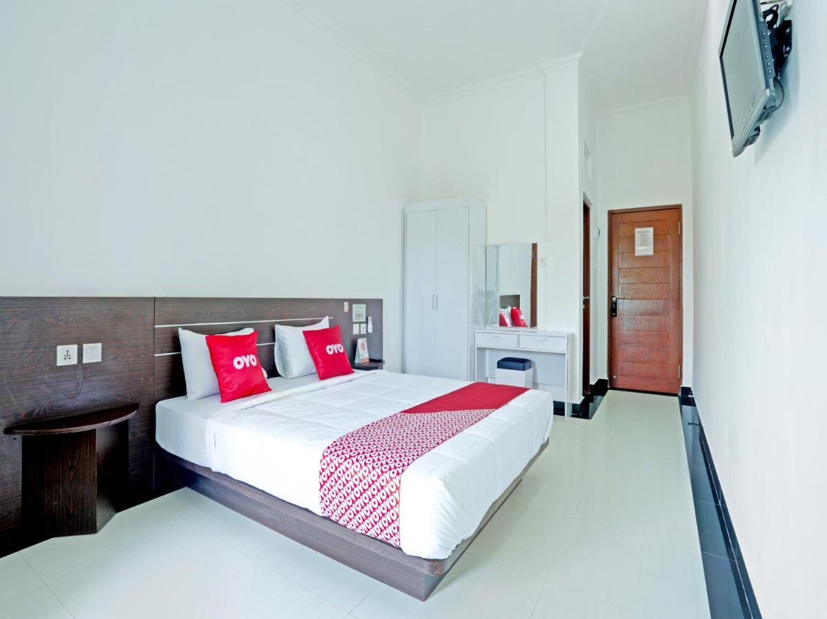 Oyo 90859 Cahaya Guest House Pesanggaran Экстерьер фото