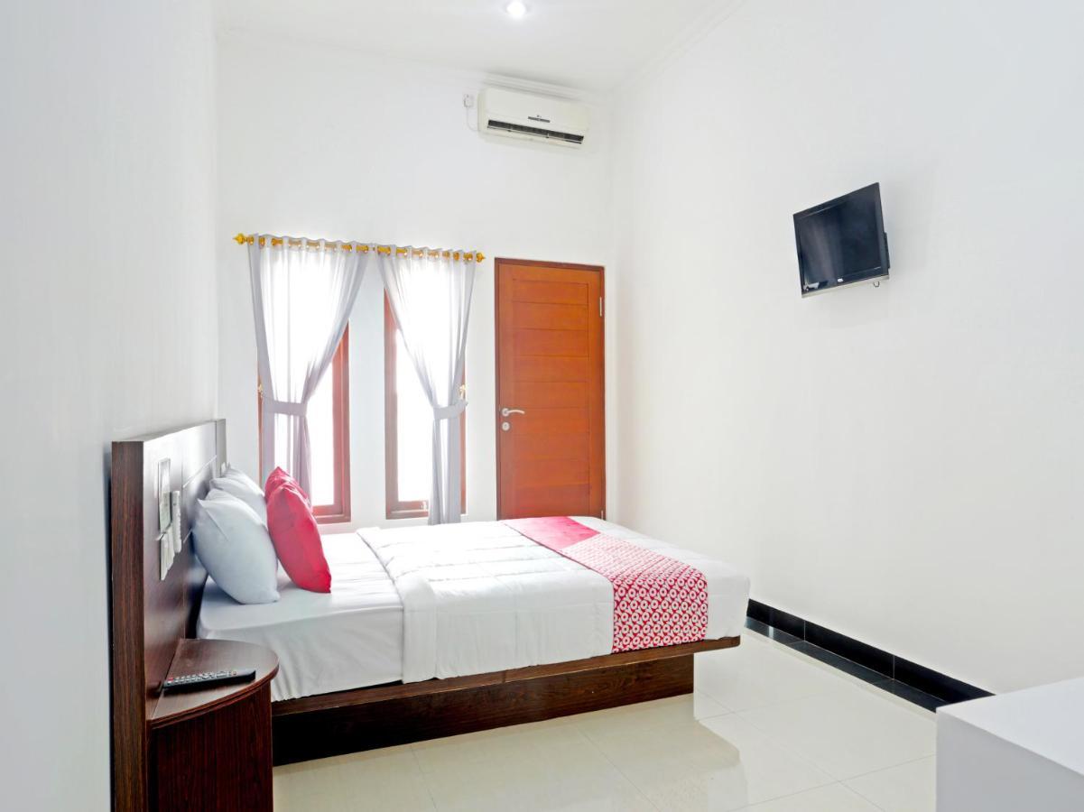 Oyo 90859 Cahaya Guest House Pesanggaran Экстерьер фото