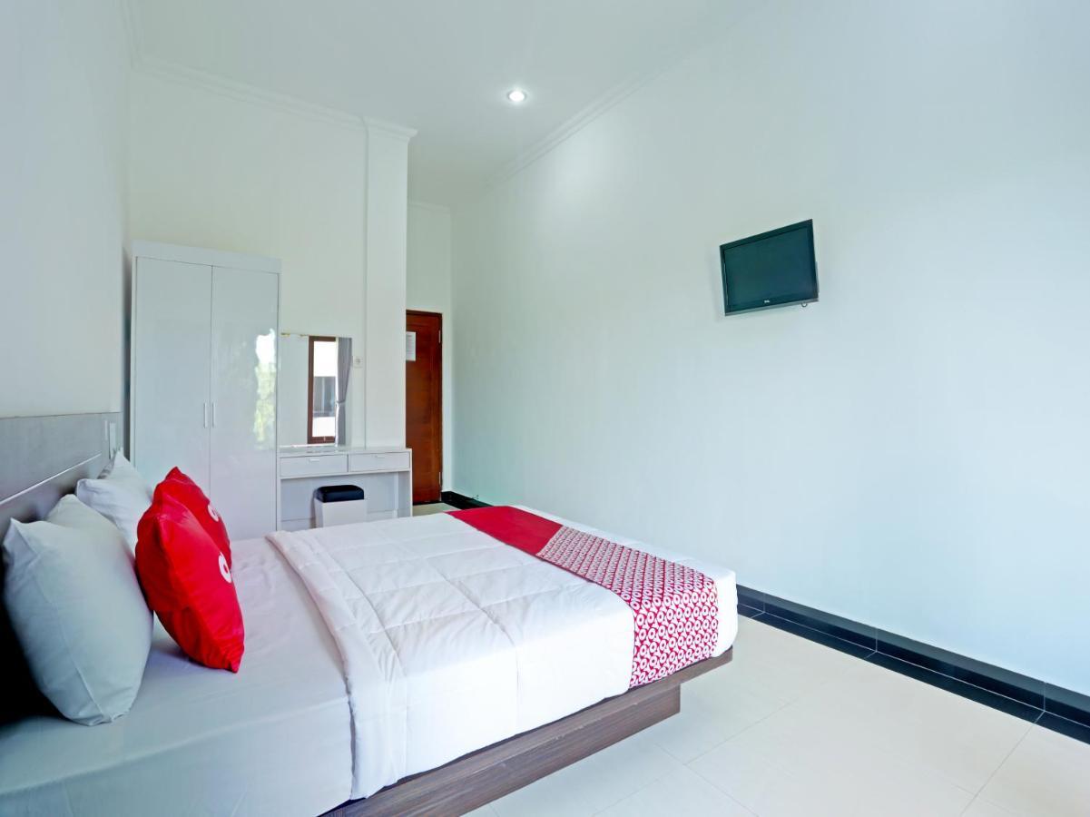 Oyo 90859 Cahaya Guest House Pesanggaran Экстерьер фото